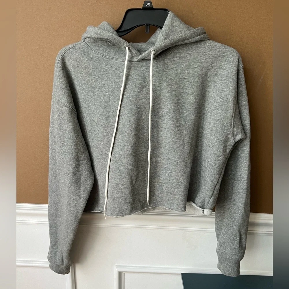 Wild Fable Women’s Heather Gray Cropped Hoodie Sweatshirt Size L Athleisure - Picture 2 of 5